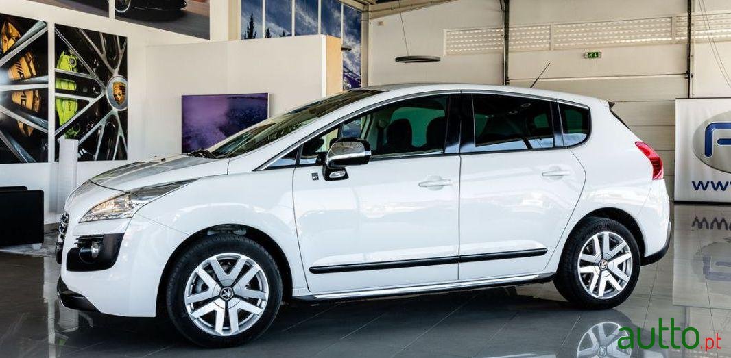 2012' Peugeot 3008 photo #1