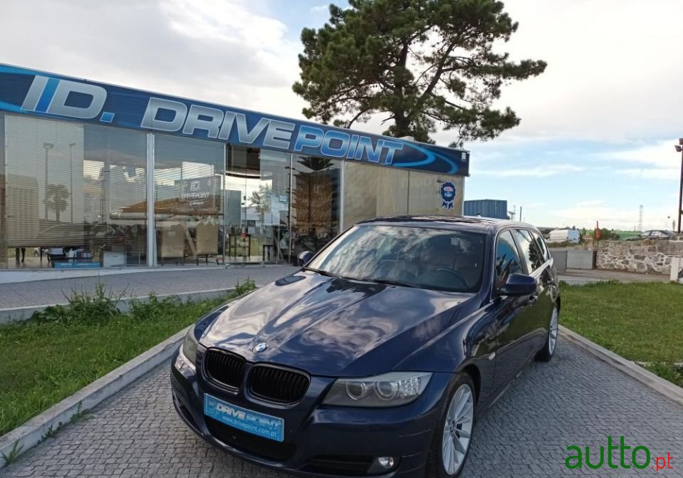 2011' BMW 320 photo #2