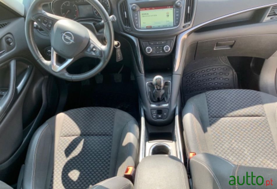 2017' Opel Zafira photo #2