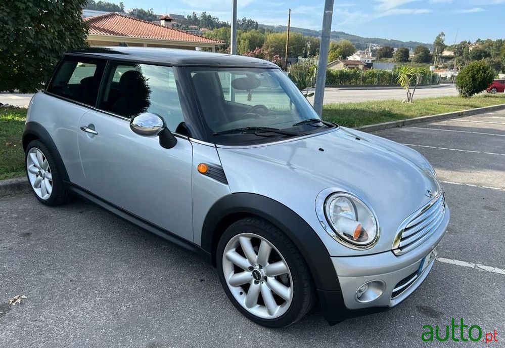 2009' MINI Cooper D photo #2