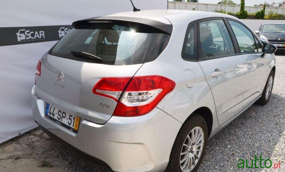 2011' Citroen C4 1.6 Hdi photo #2