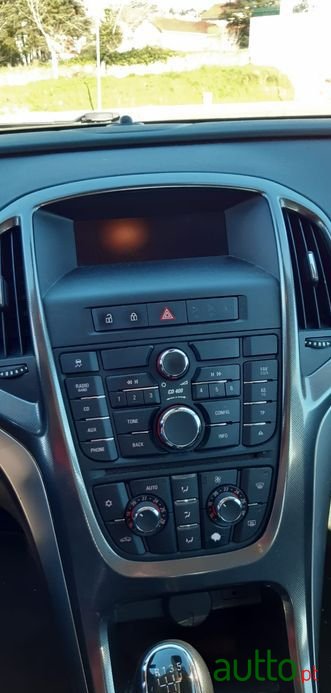 2010' Opel Astra photo #6