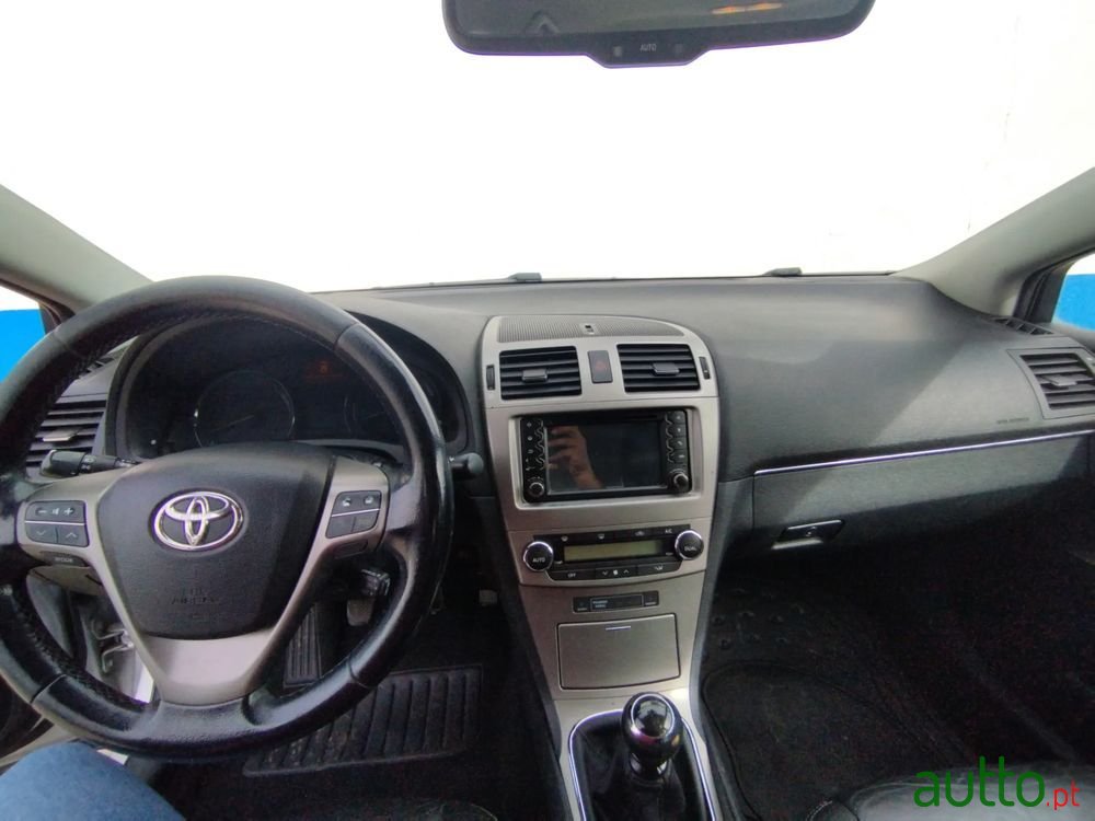 2010' Toyota Avensis photo #6