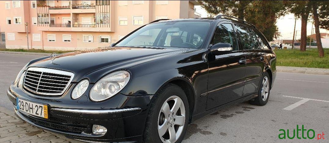 2004' Mercedes-Benz E-220 Avangard photo #5