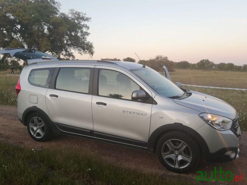 2018' Dacia Lodgy photo #3