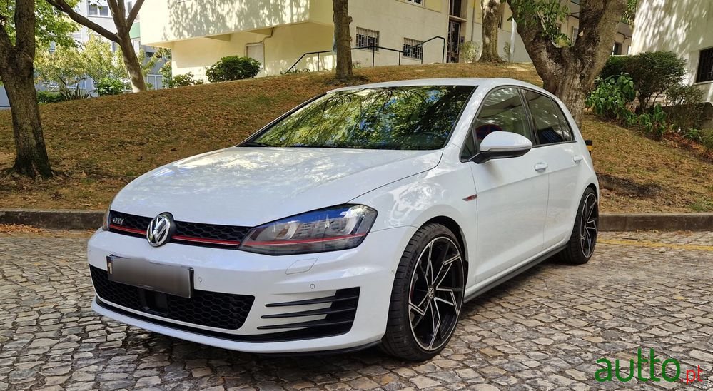 2014' Volkswagen Golf photo #1