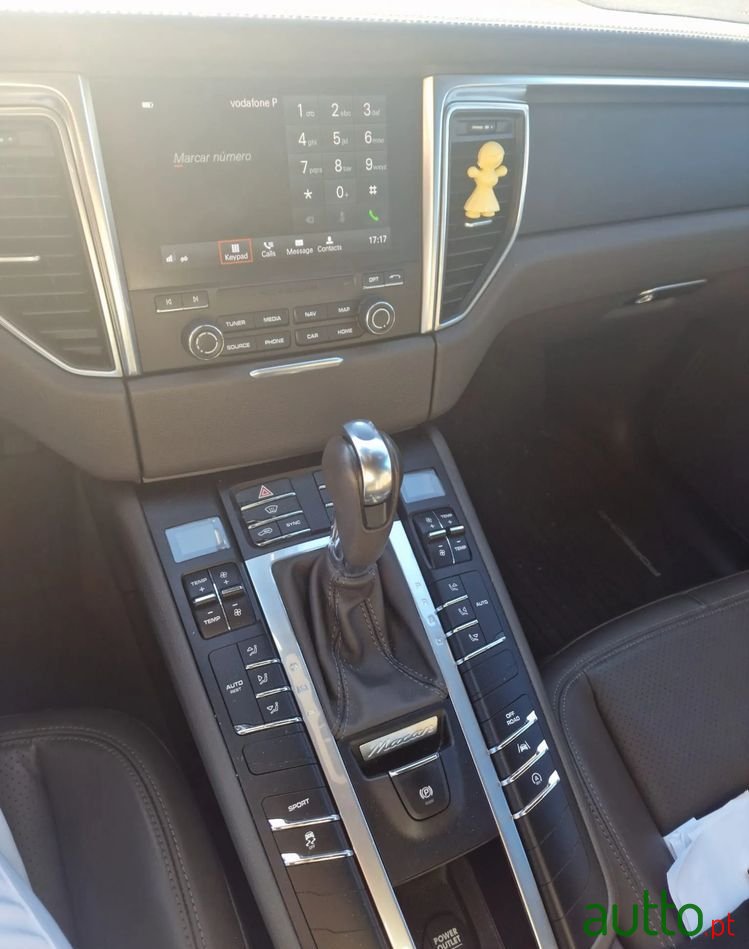 2018' Porsche Macan Standard photo #6