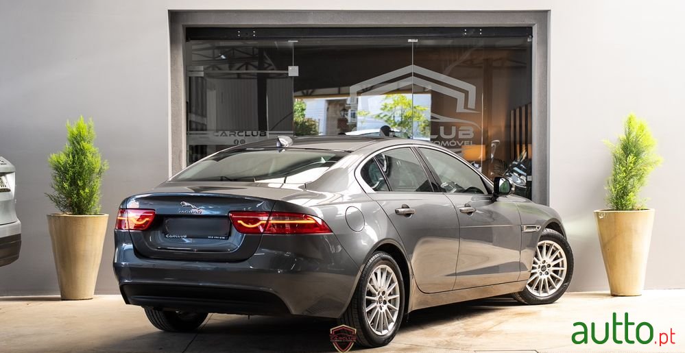 2017' Jaguar XE photo #5