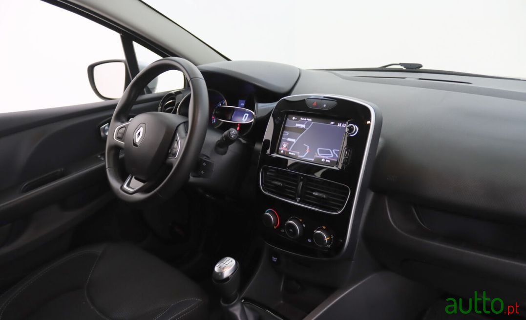 2019' Renault Clio photo #5