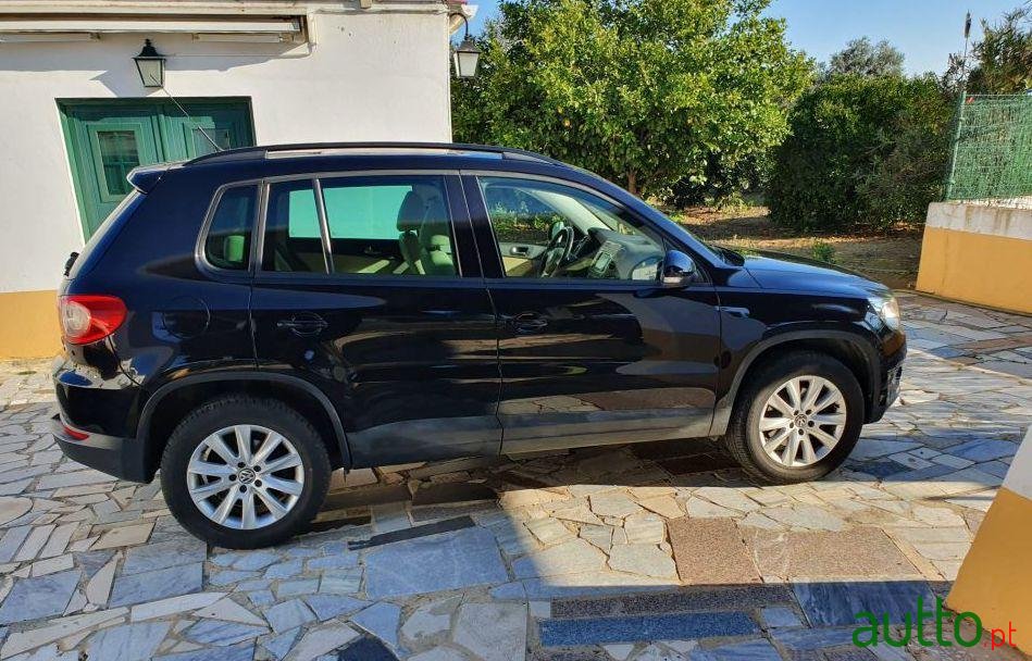 2010' Volkswagen Tiguan photo #1