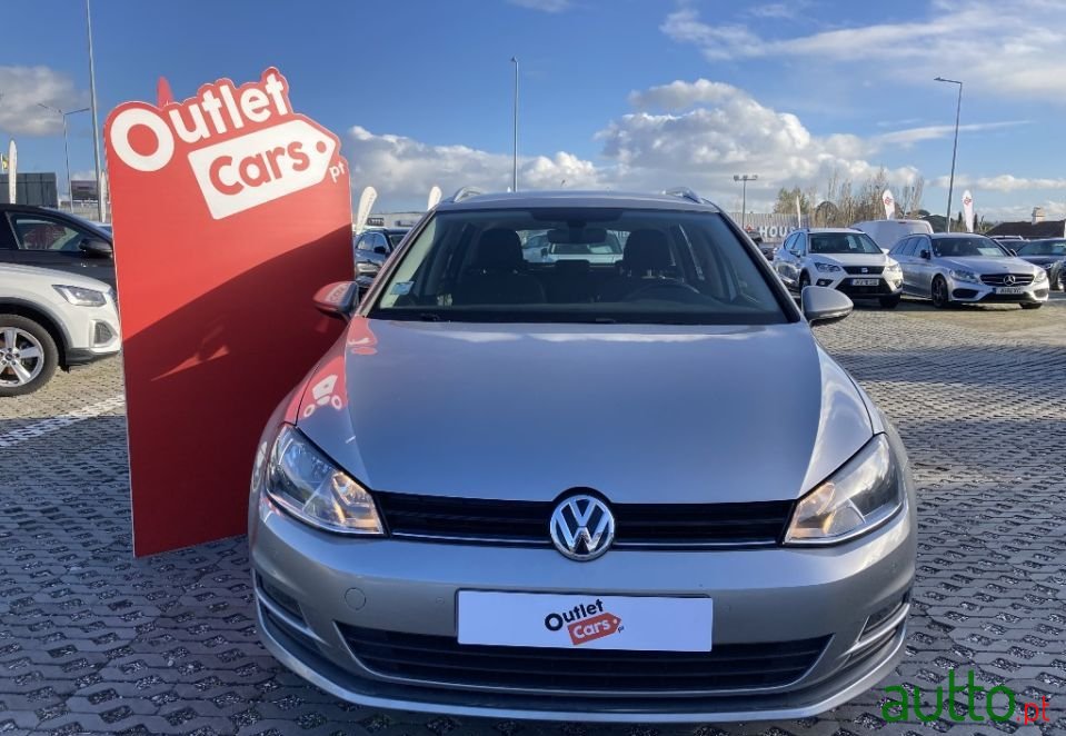 2017' Volkswagen Golf- Variant photo #2