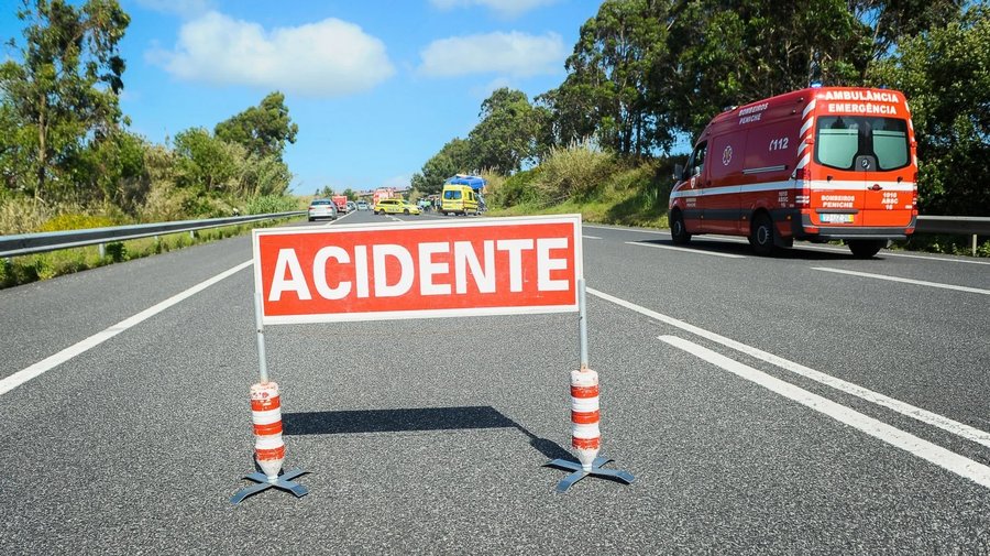 Homem com 27 anos morre em despiste de mota em Portimão