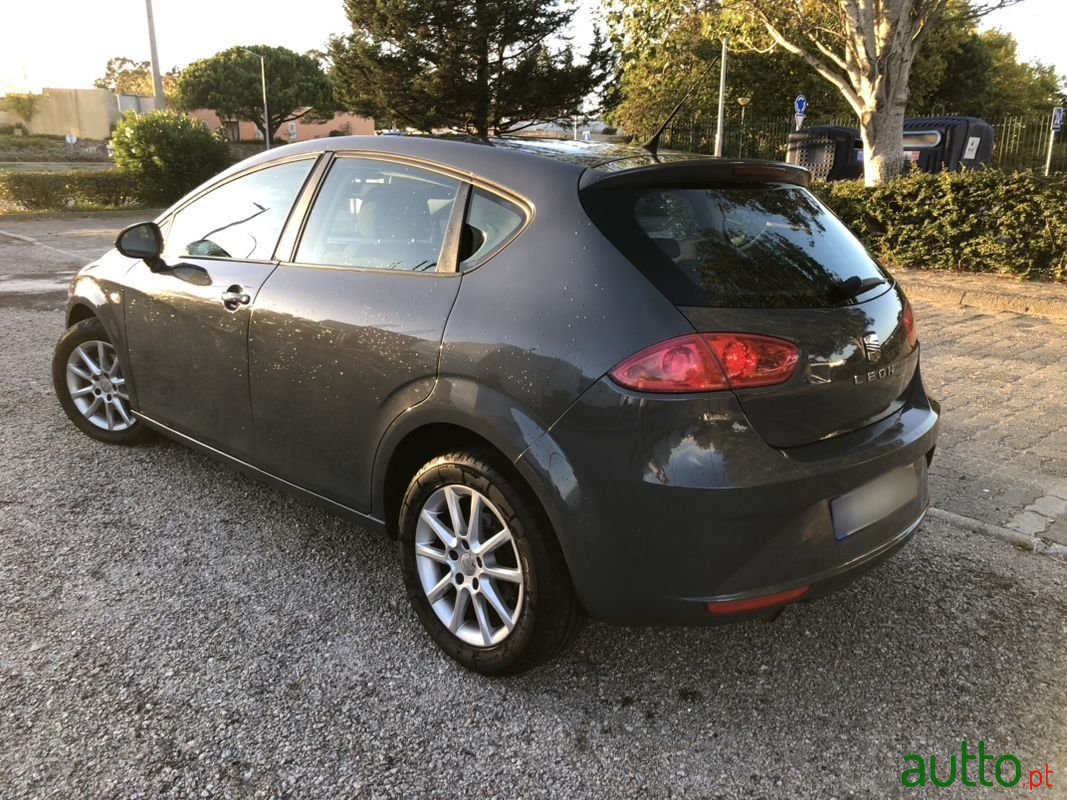 2009' SEAT Leon photo #3