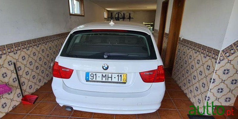 2011' BMW 318 photo #4