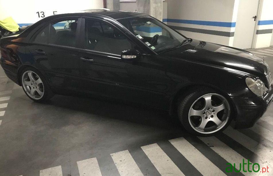 2001' Mercedes-Benz C-220 Cdi photo #1
