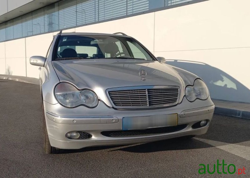 2002' Mercedes-Benz Classe C photo #3