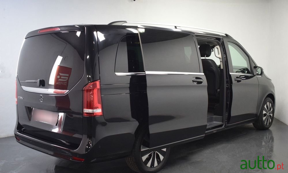 2022' Mercedes-Benz Classe V photo #4