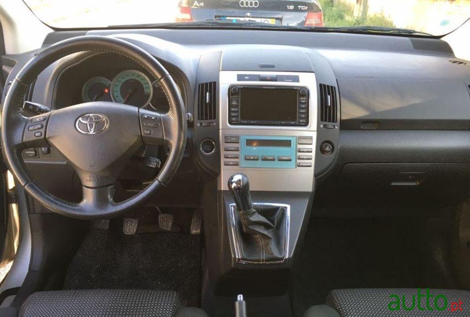 2009' Toyota Corolla Verso photo #4