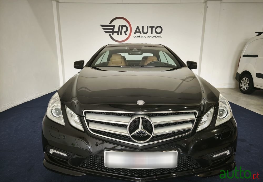 2010' Mercedes-Benz Classe E photo #1