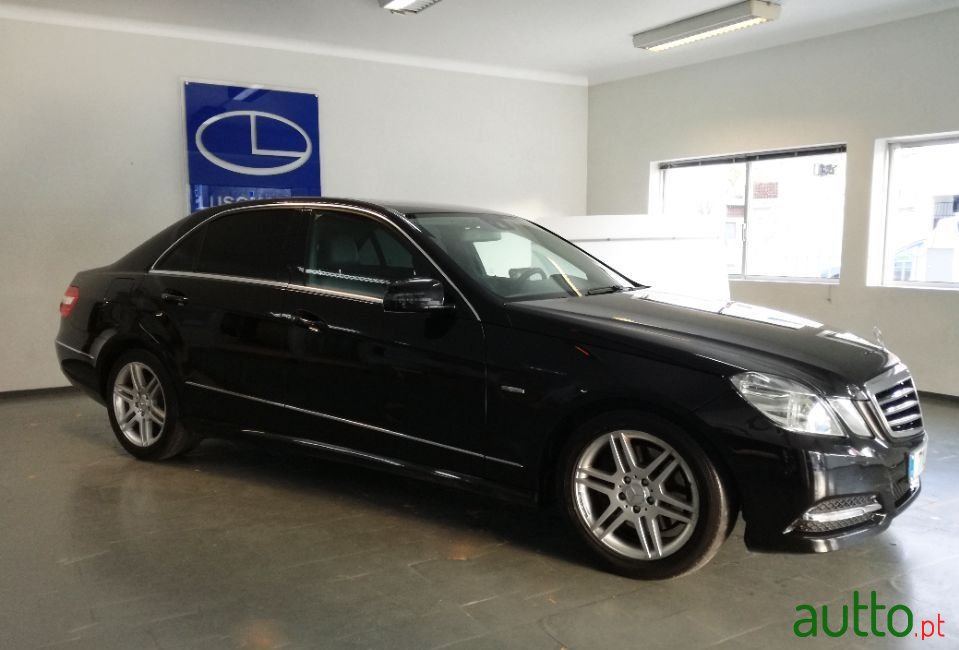 2010' Mercedes-Benz E-250 photo #3