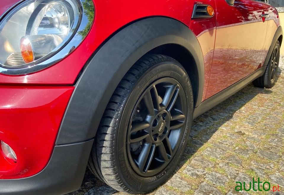2011' MINI Cooper photo #5