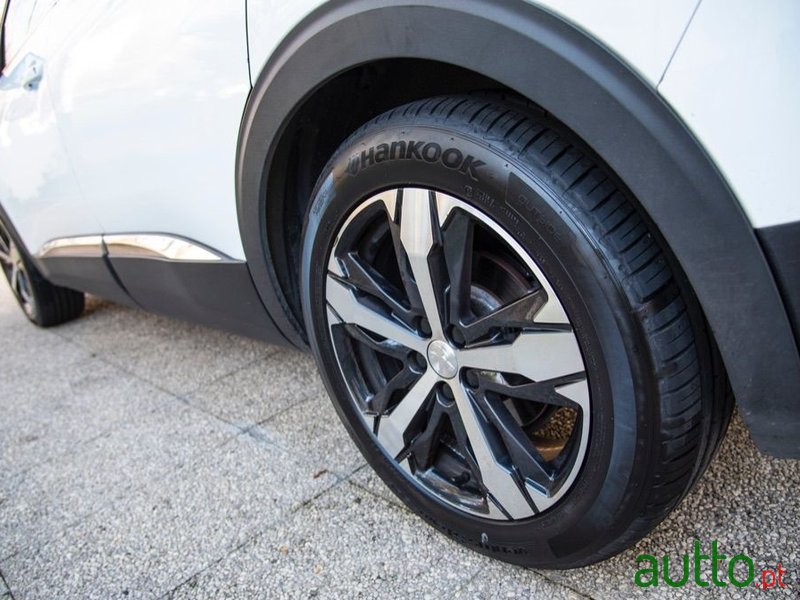 2019' Peugeot 5008 photo #2