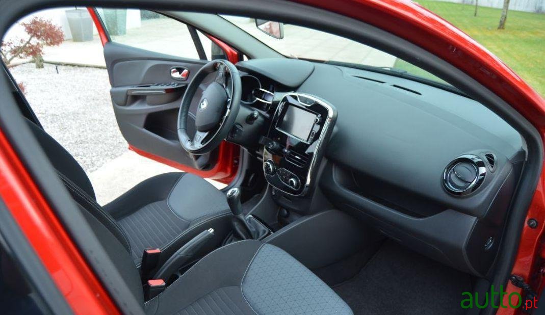 2014' Renault Clio photo #3