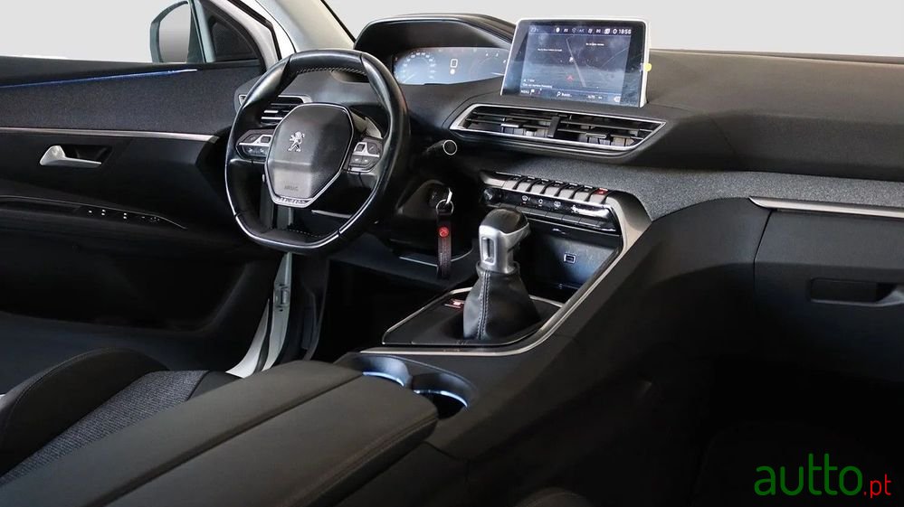 2018' Peugeot 3008 photo #5