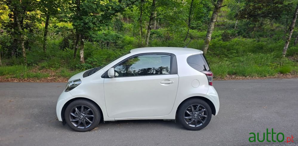 2009' Toyota iQ 1.4 D-4D photo #5