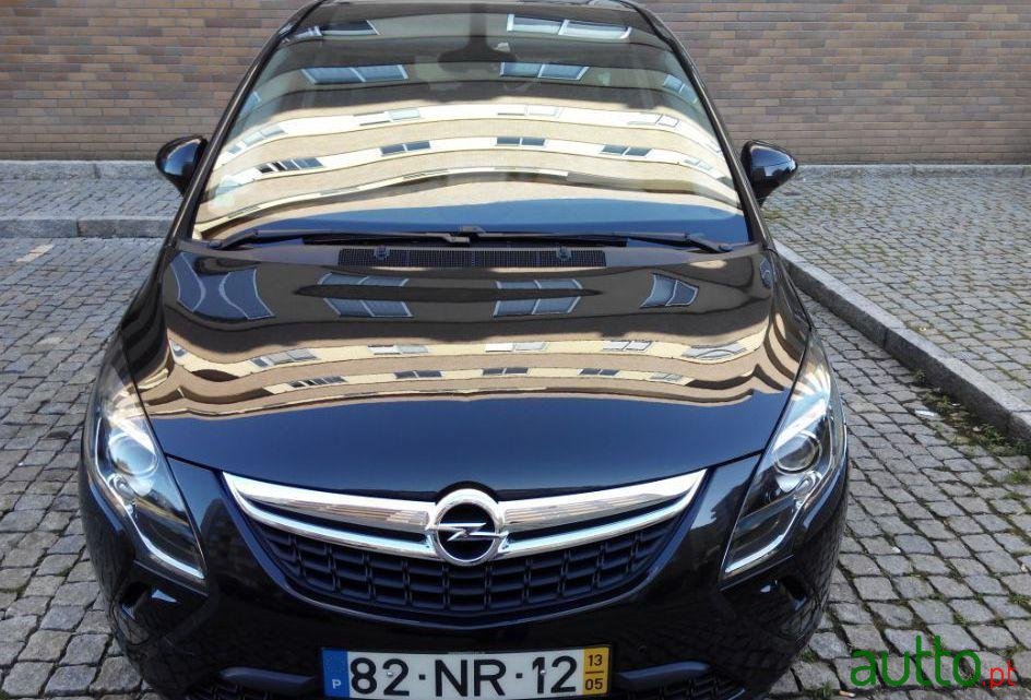 2013' Opel Zafira photo #5