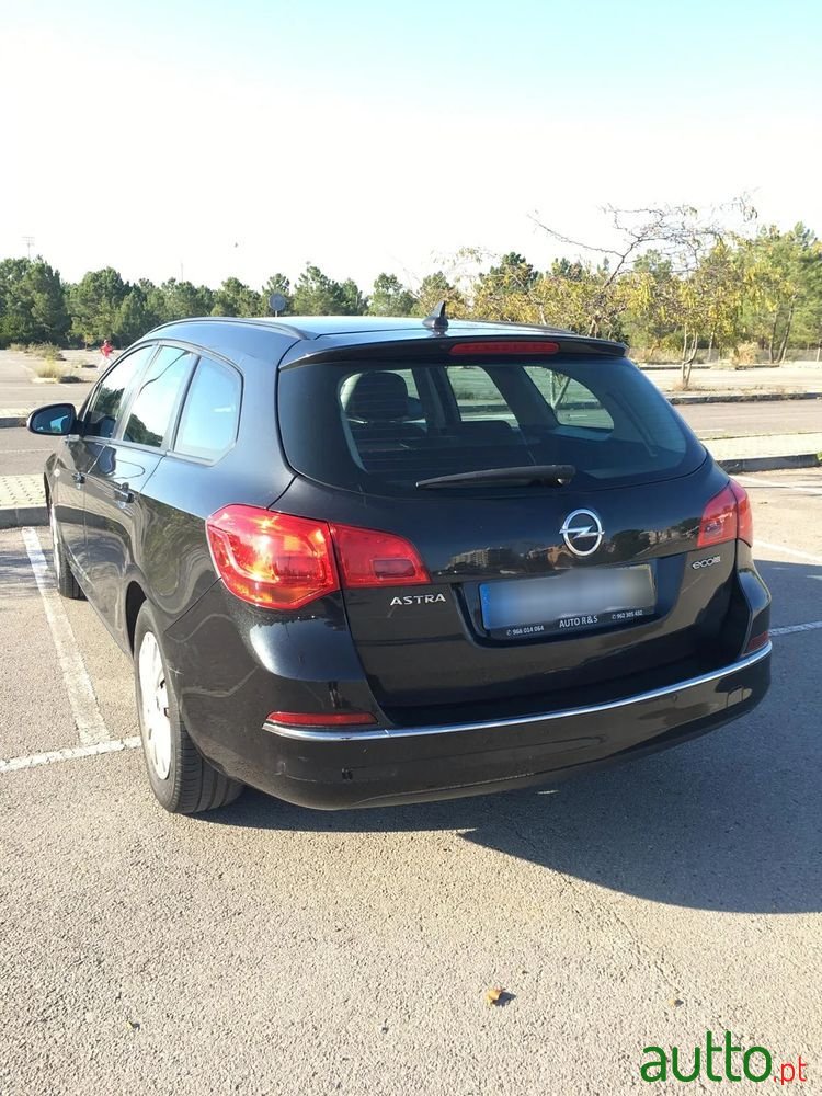 2013' Opel Astra Sports Tourer photo #3