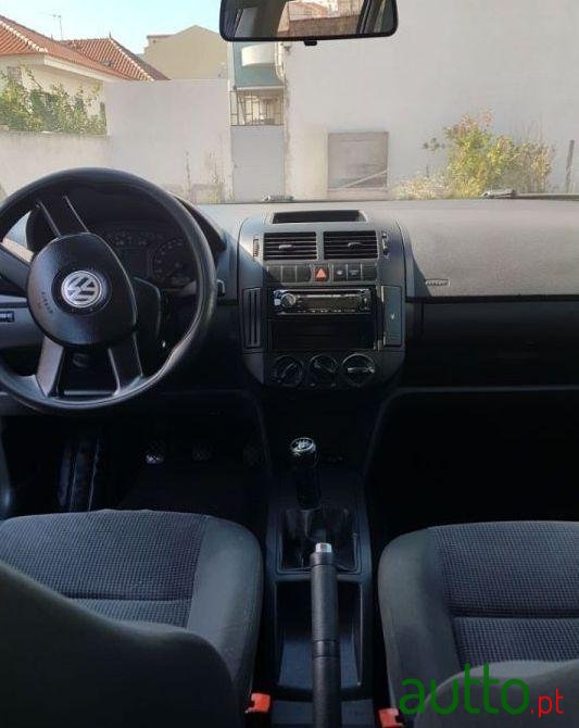 2005' Volkswagen Polo photo #1
