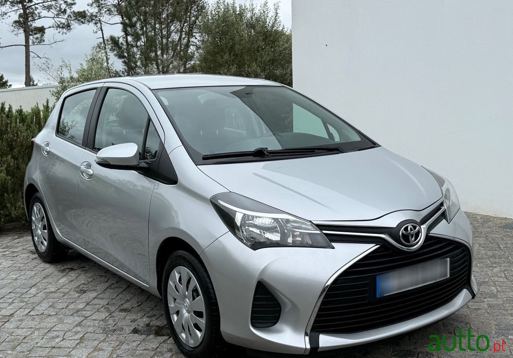 2017' Toyota Yaris photo #5