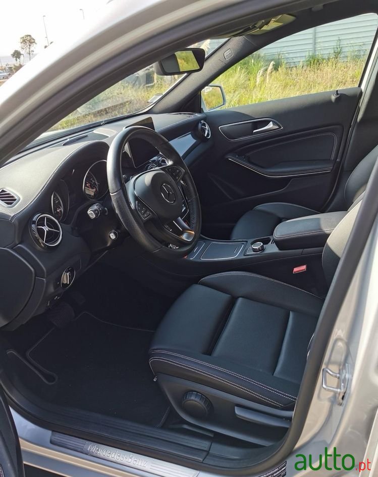 2020' Mercedes-Benz GLA 220 photo #4