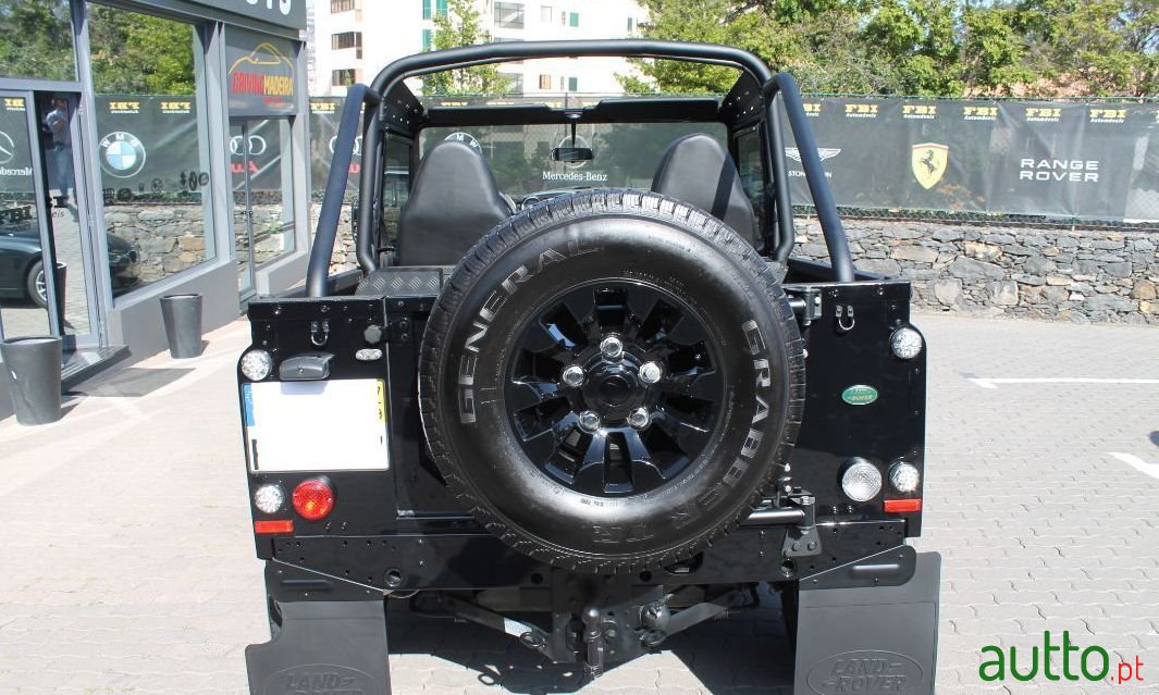 2007' Land Rover Defender Sw photo #2