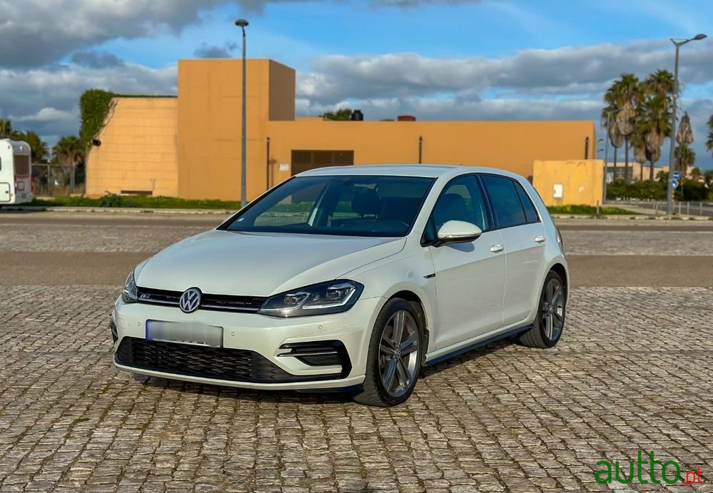 2018' Volkswagen Golf photo #1