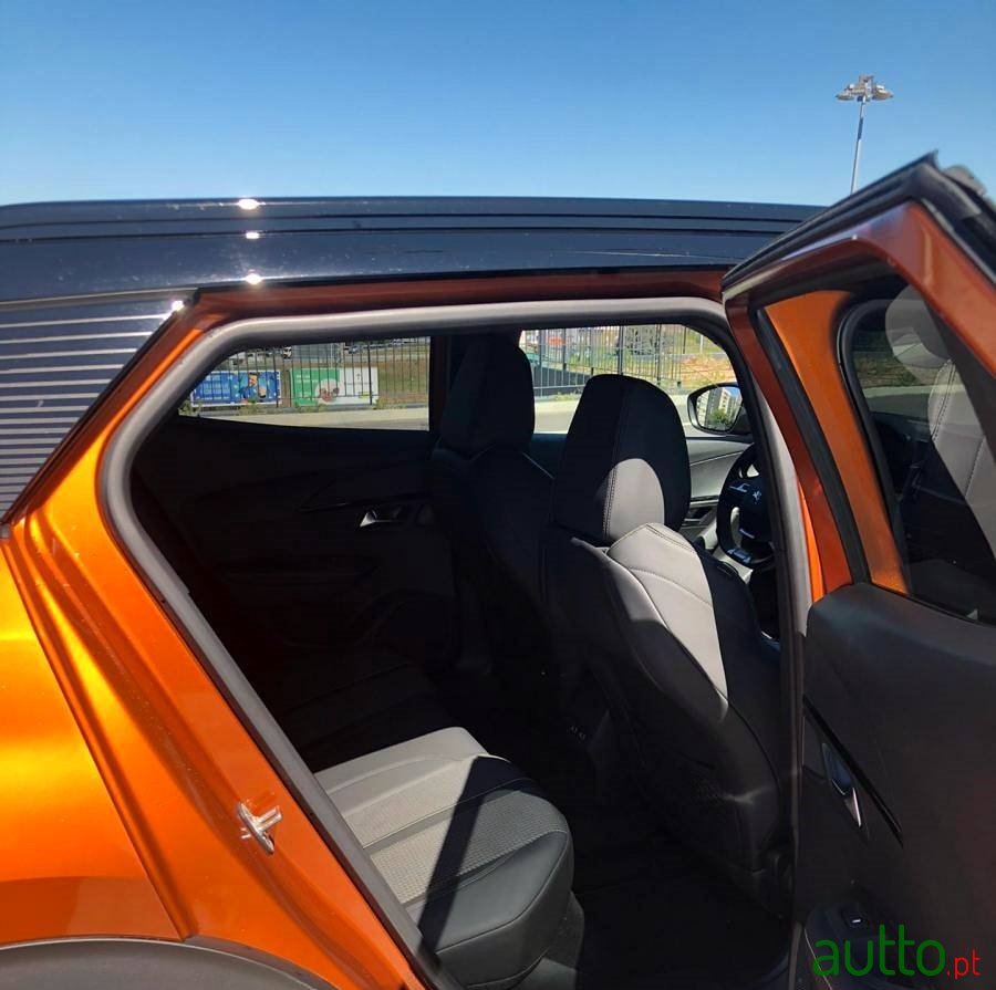 2020' Peugeot 2008 photo #4