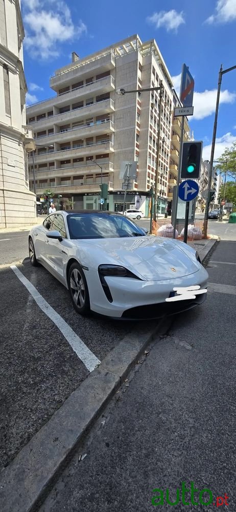 2021' Porsche Taycan 4S photo #3