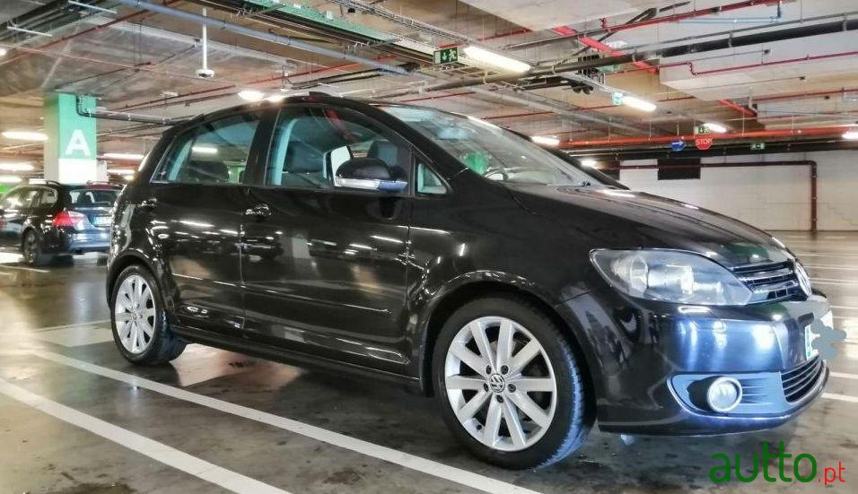 2009' Volkswagen Golf Plus photo #2