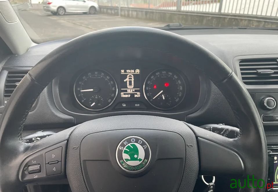 2012' Skoda Fabia Break photo #5