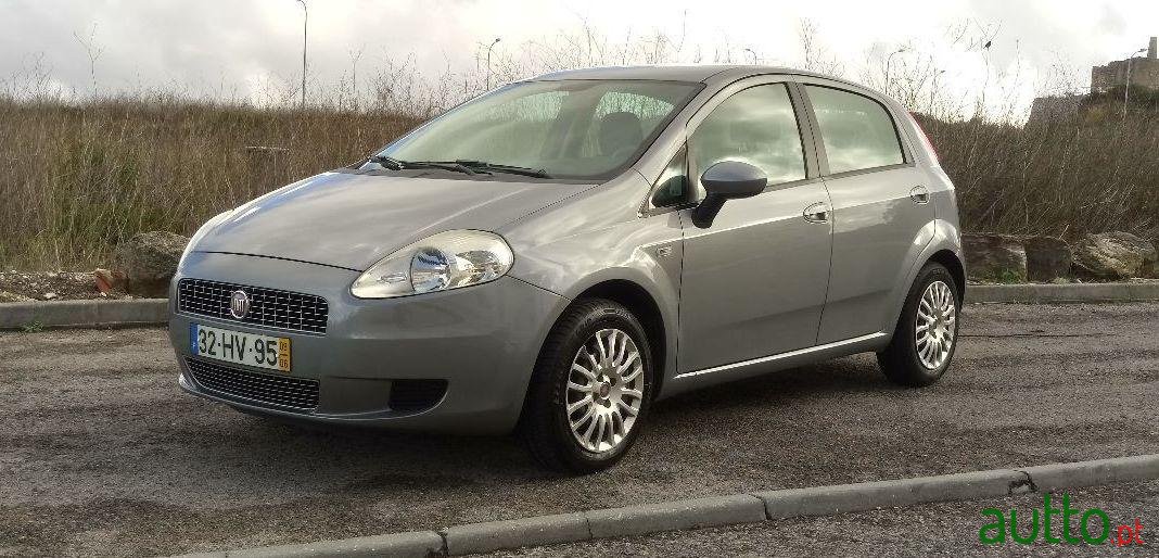 2009' Fiat Grande Punto 1.2 Free photo #4