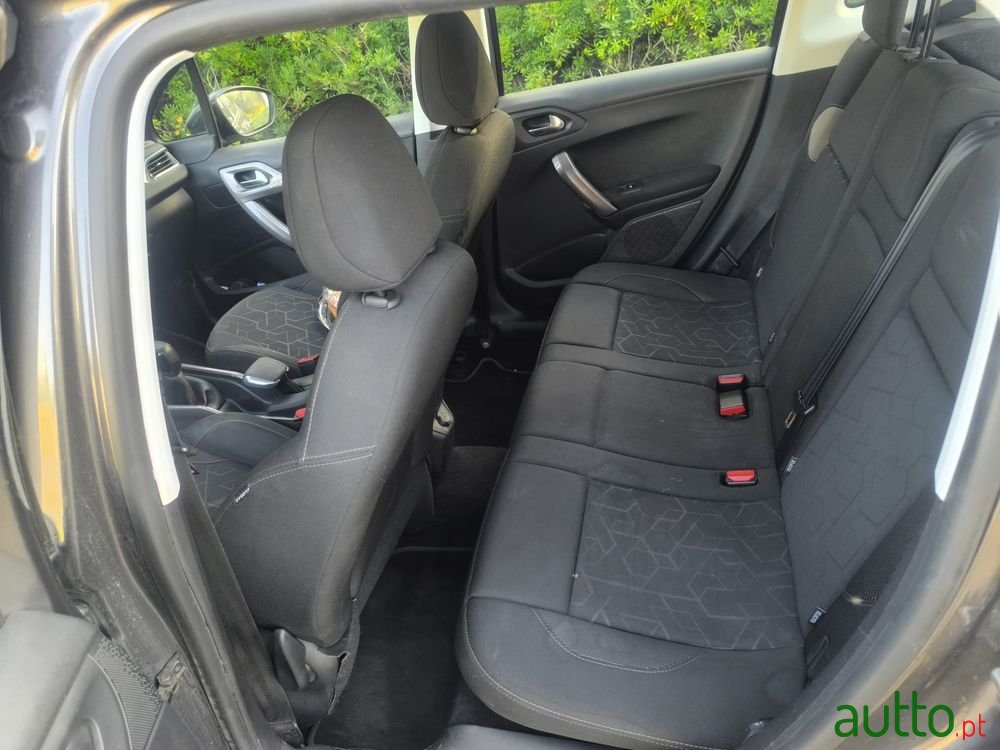 2015' Peugeot 2008 photo #6