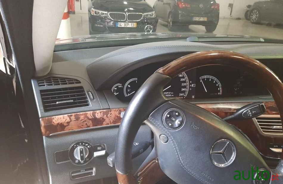 2006' Mercedes-Benz S-320 photo #3