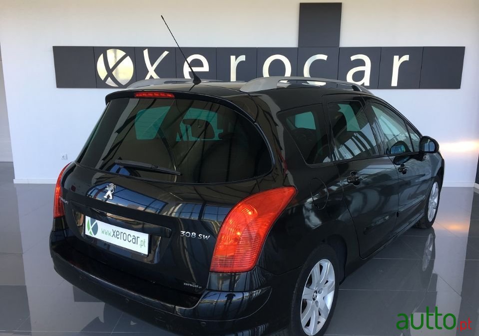 2011' Peugeot 308 Sw photo #3