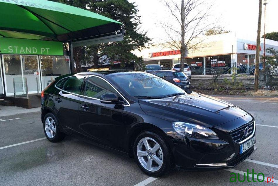 2013' Volvo V40 1.6 D2 Momentum photo #1