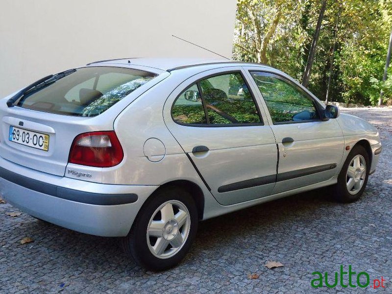 1999' Renault Megane 1.9 Dti Rxe photo #2