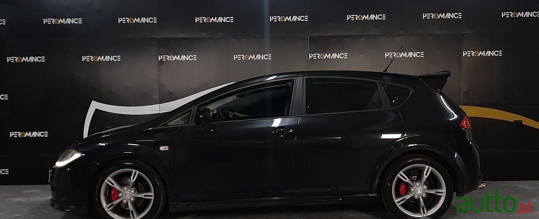 2011' SEAT Leon photo #2