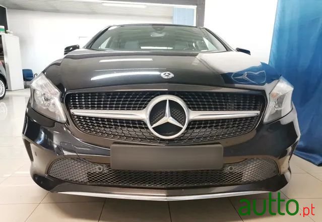 2018' Mercedes-Benz Classe A D Urban photo #4
