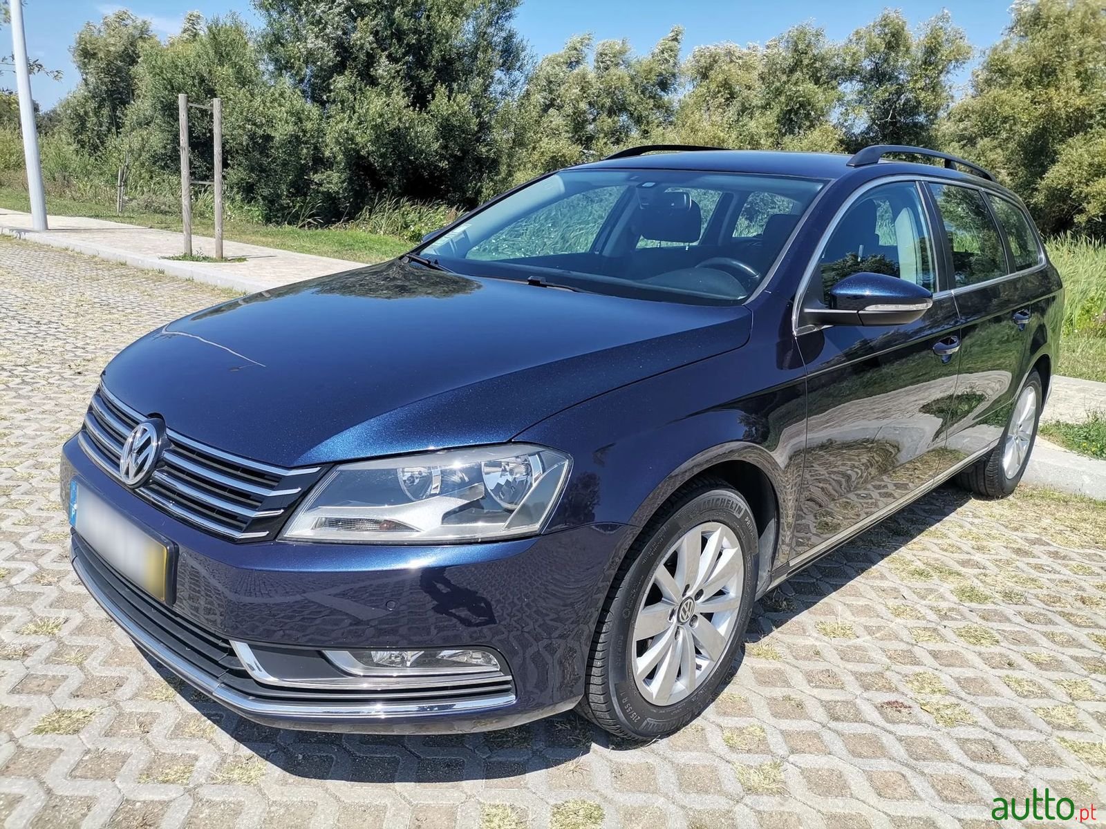 2011' Volkswagen Passat photo #3