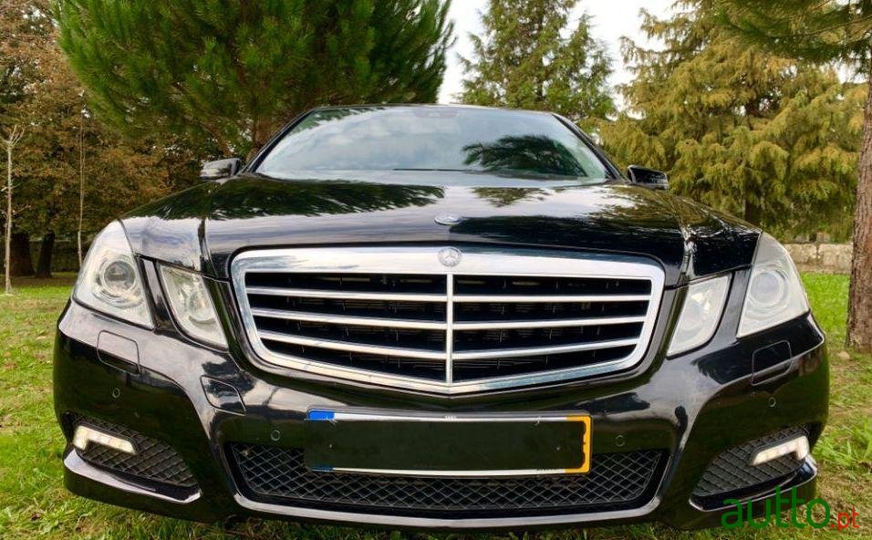 2010' Mercedes-Benz E-250 photo #2